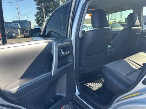 Used 2022 Toyota 4Runner SR5 Premium image 11