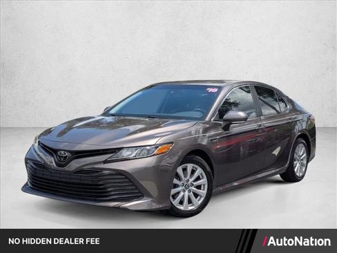 Used 2018 Toyota Camry LE w/ Convenience Package FWD image 1