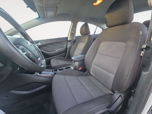 Used 2017 Kia Forte LX image 9