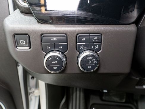 Used 2025 GMC Sierra 1500 SLT AWD/4WD image 28