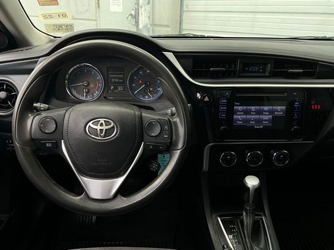 Used 2018 Toyota Corolla L image 12