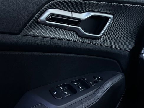 Used 2025 Kia Sportage LX image 19