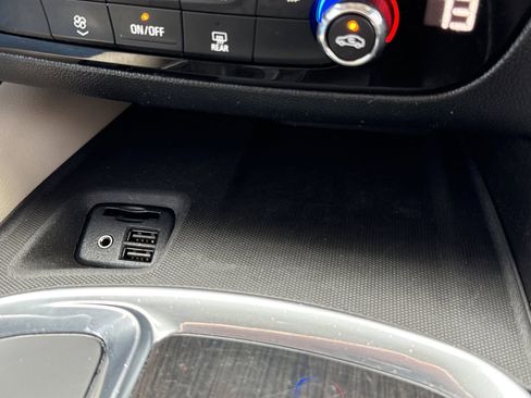 Used 2020 Buick Enclave Essence FWD image 27