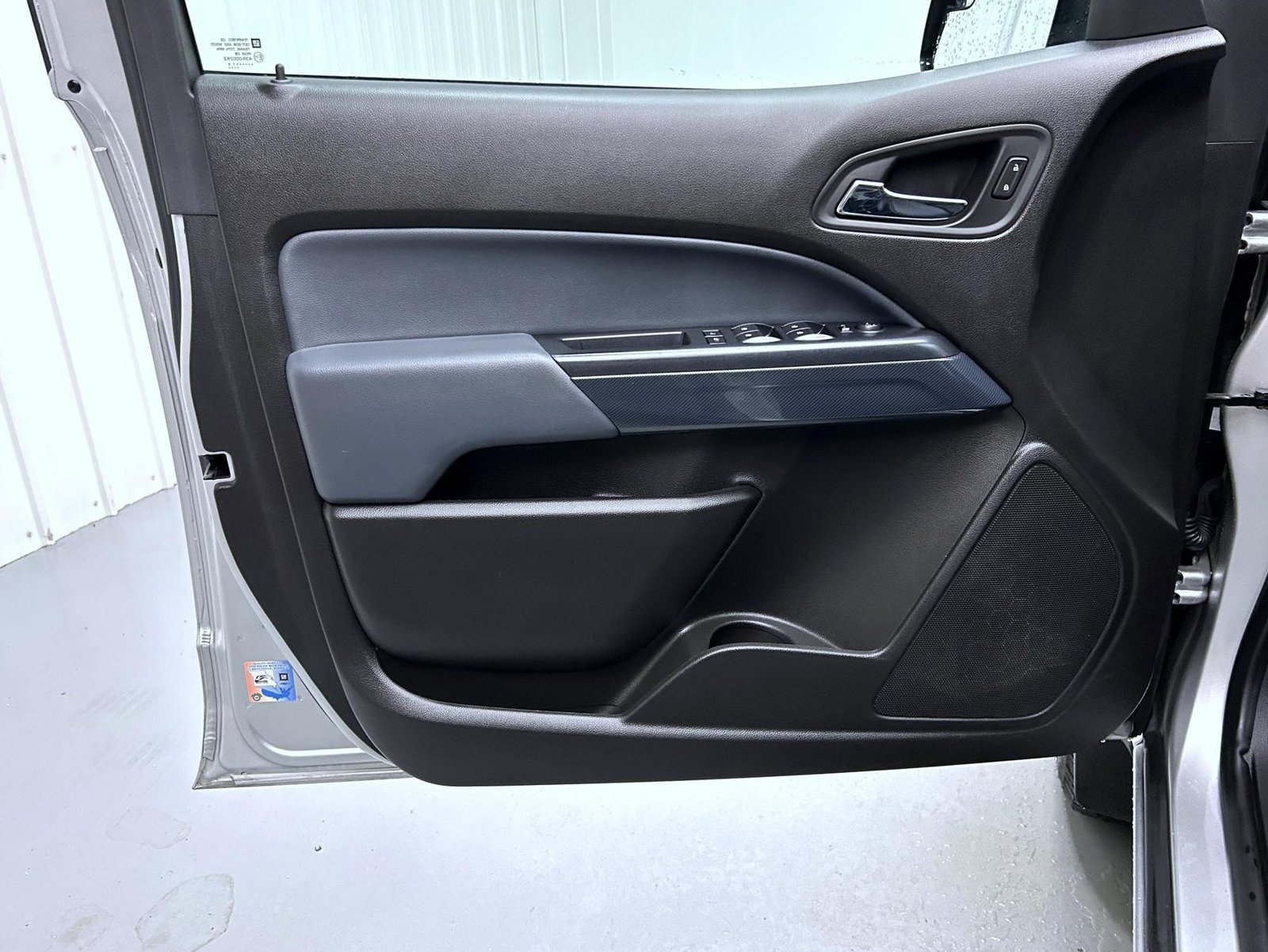 Used 2015 Chevrolet Colorado Z71 AWD/4WD image 9