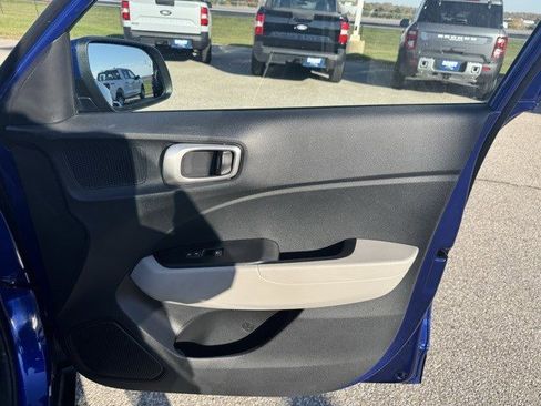 Used 2024 Hyundai Venue SEL image 31