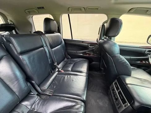 Used 2013 Lexus LX 570 4WD w/ Luxury Pkg image 31