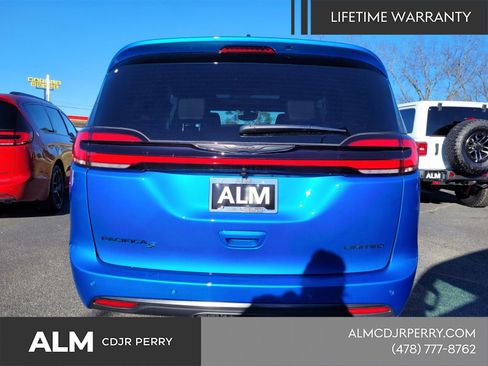 New 2026 Chrysler Pacifica Limited w/ S Appearance Package image 12