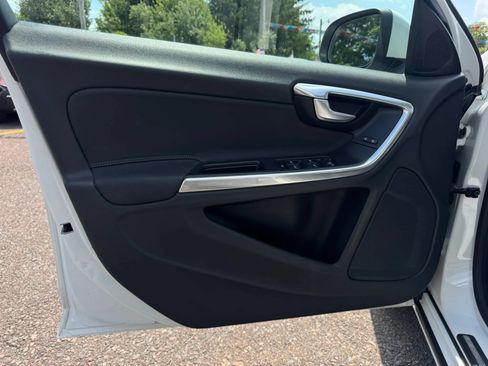 Used 2014 Volvo S60 T5 FWD image 15