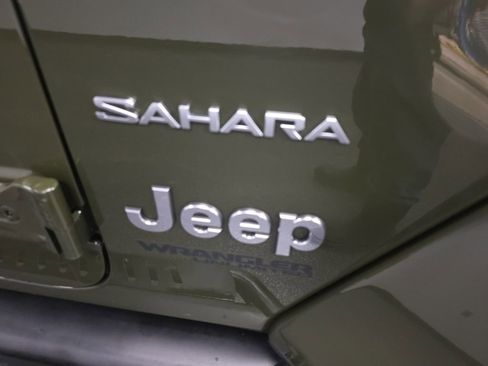 Used 2021 Jeep Wrangler Unlimited Sahara w/ Uconnect 4C Nav & Sound Group image 15