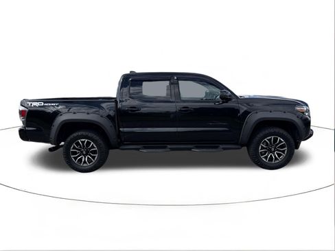 Used 2022 Toyota Tacoma TRD Sport w/ Technology Package RWD image 2
