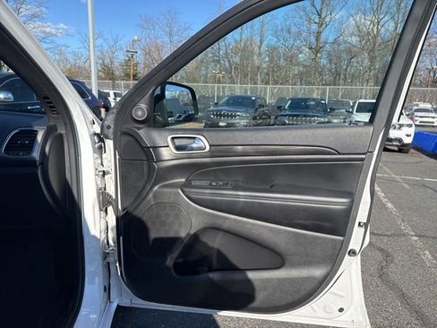 Used 2022 Jeep Grand Cherokee Laredo X image 32