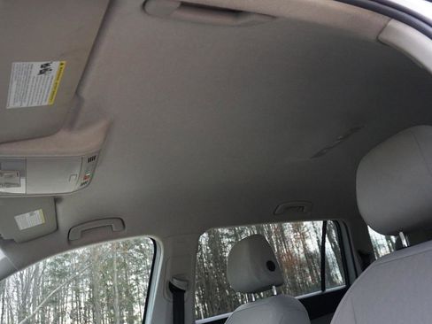 Used 2020 Volkswagen Tiguan S image 28