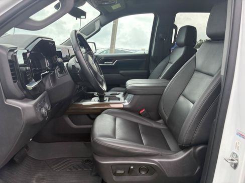 Used 2024 Chevrolet Silverado 1500 LT Trail Boss w/ Convenience Package II AWD/4WD image 17