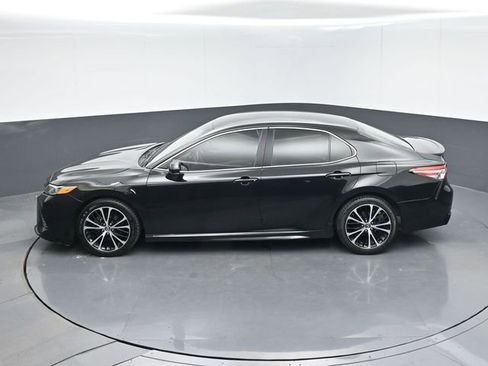 Used 2018 Toyota Camry SE FWD image 40