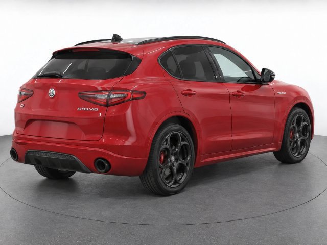 Used 2022 Alfa Romeo Stelvio Veloce AWD/4WD image 8