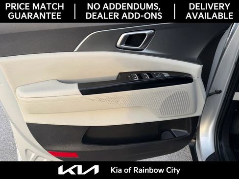 Used 2022 Kia Carnival LX image 12