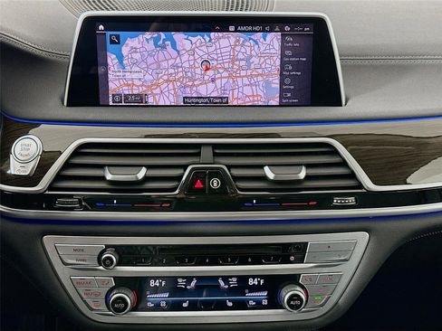Used 2020 BMW 750i xDrive w/ Cold Weather Package image 13