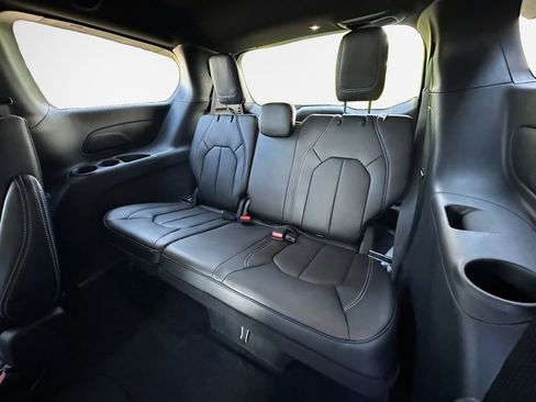 New 2026 Chrysler Pacifica Select FWD image 23