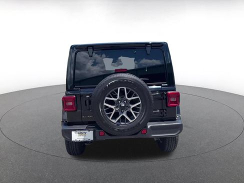 Used 2025 Jeep Wrangler Unlimited Sahara AWD/4WD image 11