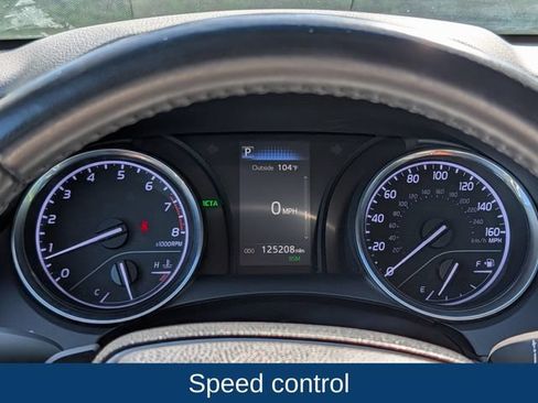Used 2018 Toyota Camry SE w/ Moonroof Package FWD image 21