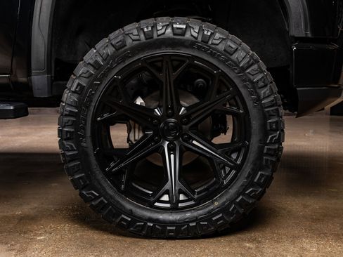 Used 2024 GMC Sierra 1500 Denali image 12