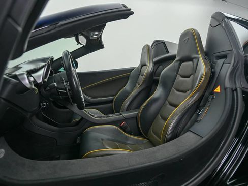 Used 2016 McLaren 650S Spider RWD image 7