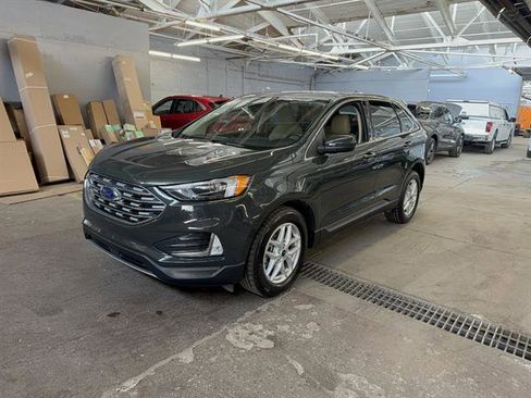 Certified 2022 Ford Edge SEL w/ Convenience Package AWD/4WD image 2
