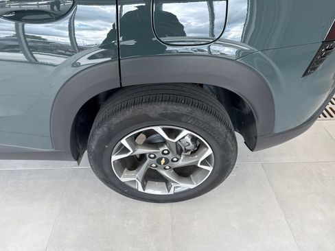 Used 2025 Chevrolet Trax LT FWD image 29