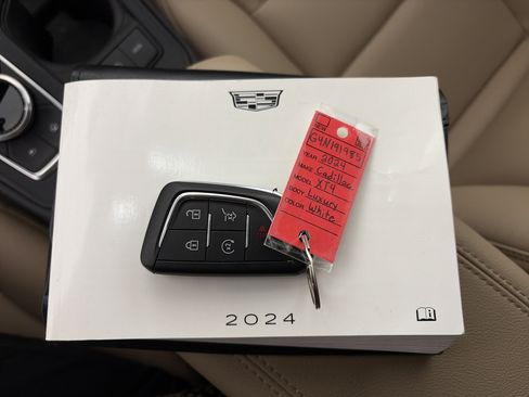 Certified 2024 Cadillac XT4 Luxury w/ Cold Weather Package image 32