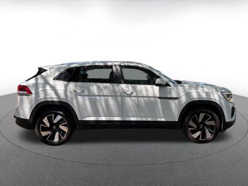 Used 2024 Volkswagen Atlas Cross Sport SE FWD image 8