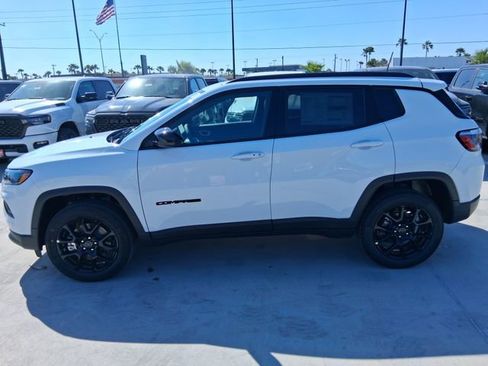 New 2026 Jeep Compass Latitude image 4
