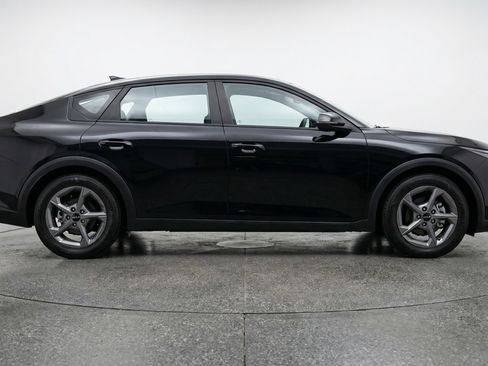 Used 2025 Kia K4 LXS image 11