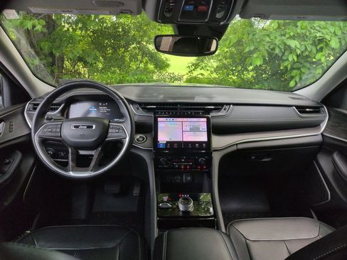 Used 2021 Jeep Grand Cherokee L Limited AWD/4WD image 9