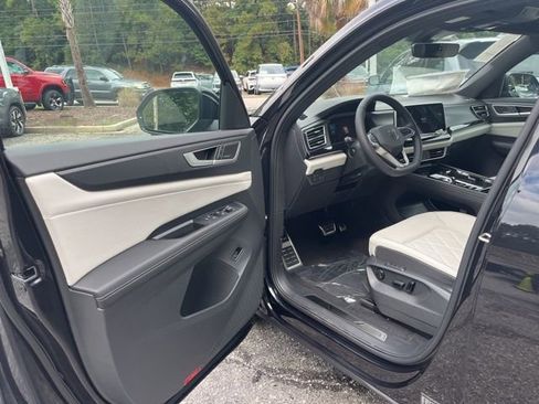 New 2026 Volkswagen Atlas Cross Sport SEL Premium R-Line image 4