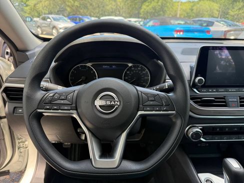Used 2025 Nissan Altima 2.5 SV FWD image 25