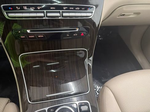 Used 2018 Mercedes-Benz GLC 300 4MATIC image 18