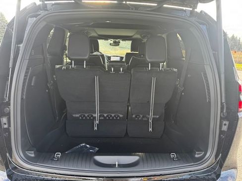 New 2026 Chrysler Pacifica Limited FWD image 18