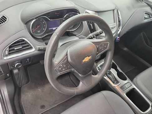 Used 2018 Chevrolet Cruze LT FWD image 16