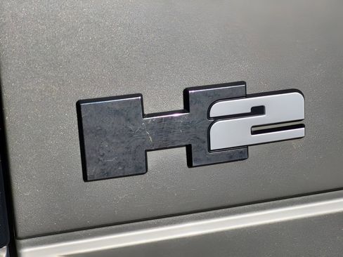 Used 2005 HUMMER H2 SUT w/ Preferred Equipment Group image 12