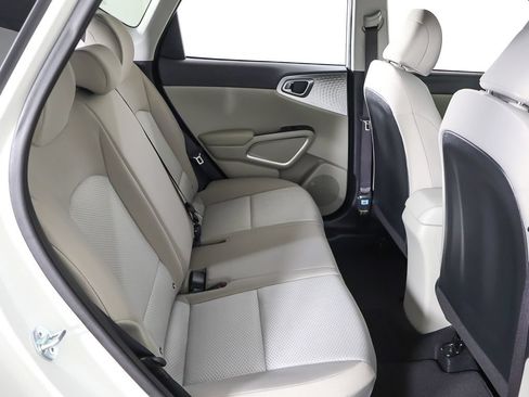 Certified 2023 Kia Soul LX w/ LX Technology Package FWD image 32