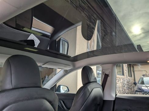 Used 2021 Tesla Model Y Long Range AWD/4WD image 26