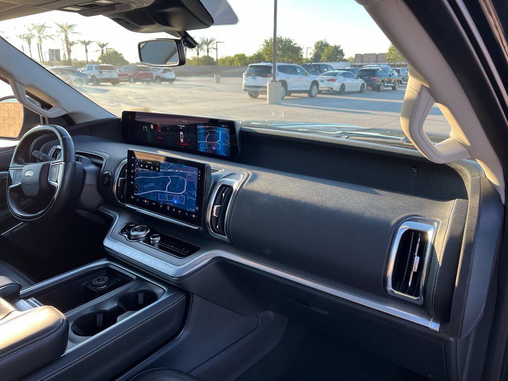 Used 2025 Ford Expedition Platinum AWD/4WD image 12