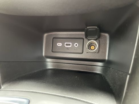 Used 2023 Chevrolet Equinox LT image 30