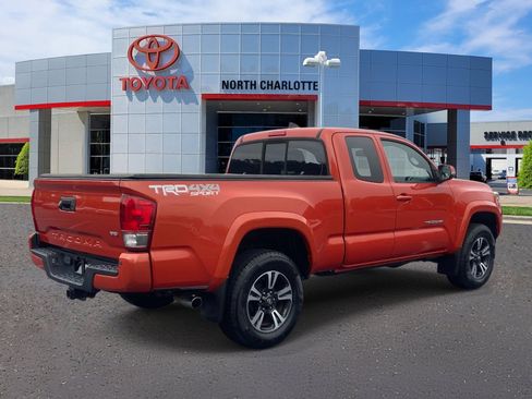 Used 2016 Toyota Tacoma TRD Sport AWD/4WD image 5