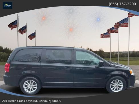 Used 2015 Dodge Grand Caravan SXT FWD image 2