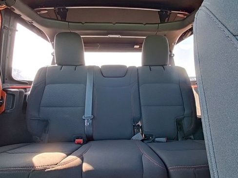 Used 2023 Jeep Wrangler Unlimited Rubicon w/ Cold Weather Group AWD/4WD image 28