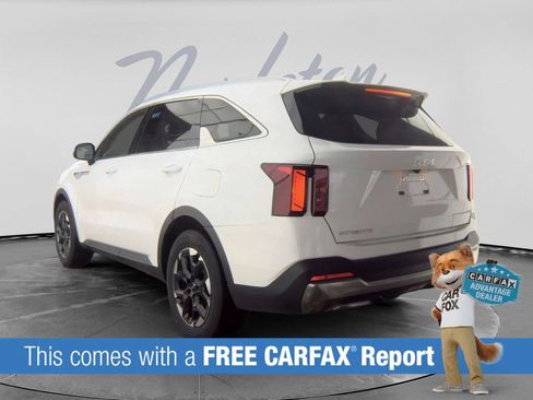 Used 2024 Kia Sorento S FWD image 3