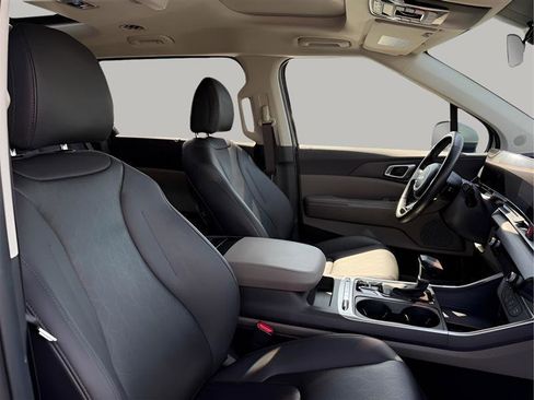 Used 2025 Kia Carnival SX FWD image 21