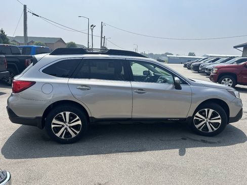 Used 2019 Subaru Outback 2.5i Limited AWD/4WD image 6