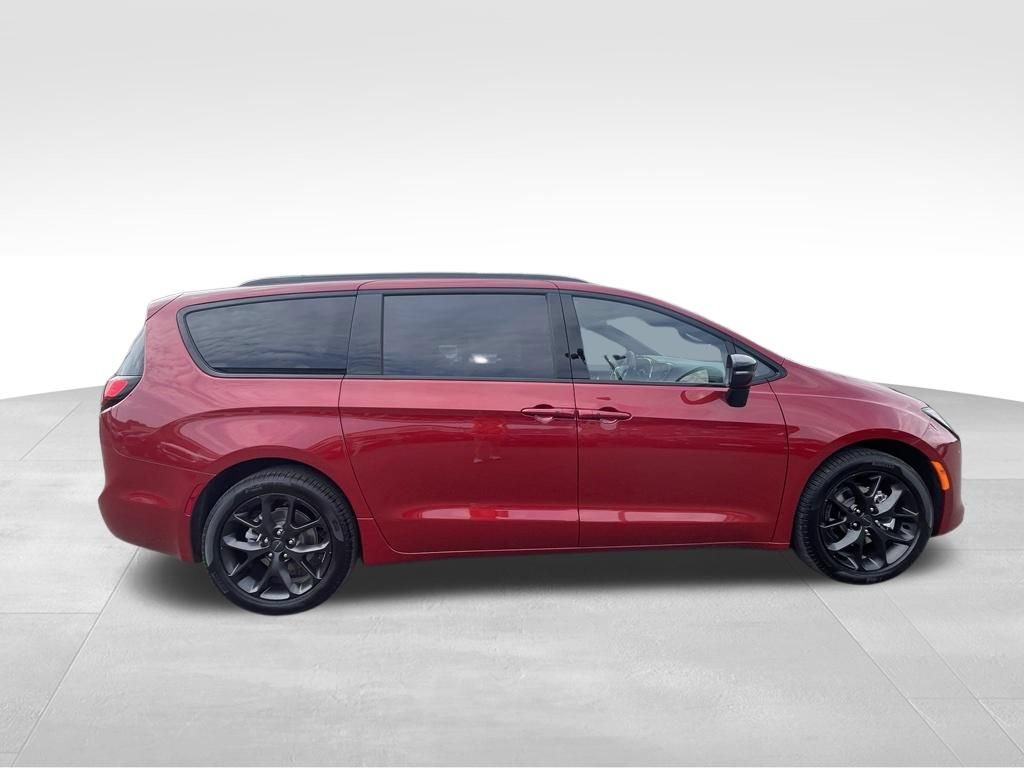 New 2027 Chrysler Pacifica Select FWD image 14